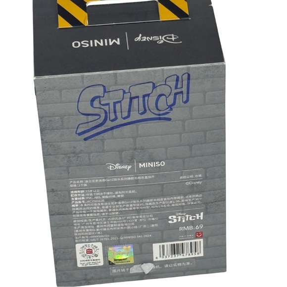 Stitch Gen Z Street Bounce Box Pendant Opened + Free Mini Sneaker Keychain - Picture 5 of 7